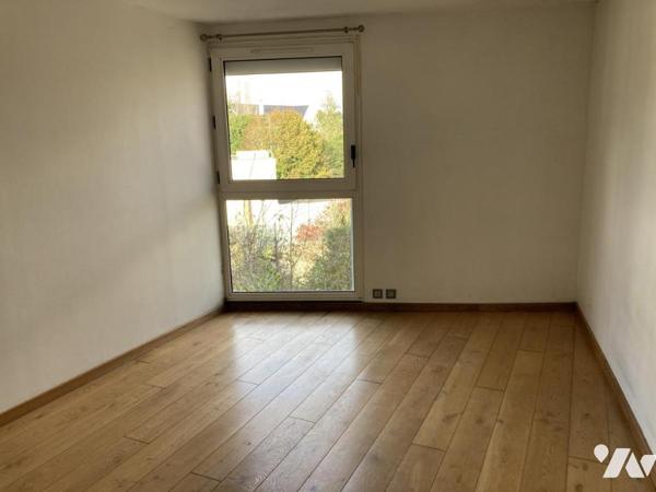 En hyper ventre ville appartement de type 3 en duplex disposant d'un emplacement de parking fermé 