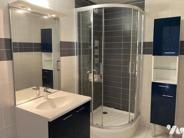 En hyper ventre ville appartement de type 3 en duplex disposant d'un emplacement de parking fermé 