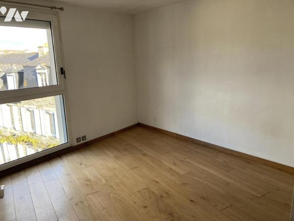 En hyper ventre ville appartement de type 3 en duplex disposant d'un emplacement de parking fermé 