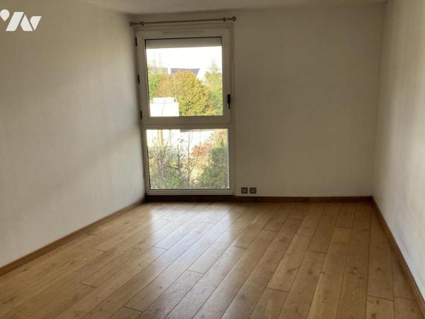 En hyper ventre ville appartement de type 3 en duplex disposant d'un emplacement de parking fermé 