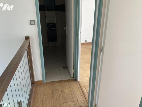 En hyper ventre ville appartement de type 3 en duplex disposant d'un emplacement de parking fermé 