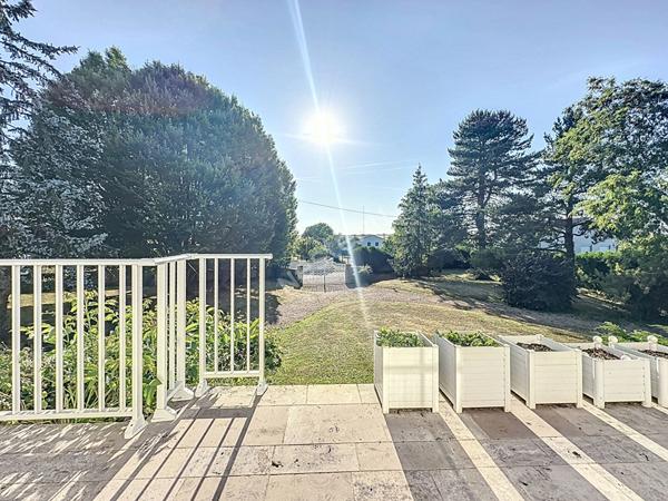 Grande maison familiale pleine de charme à Vouillé, aux portes de Poitiers ! 207 m² + terrain de 2 300 m²