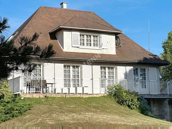 Grande maison familiale pleine de charme à Vouillé, aux portes de Poitiers ! 207 m² + terrain de 2 300 m²