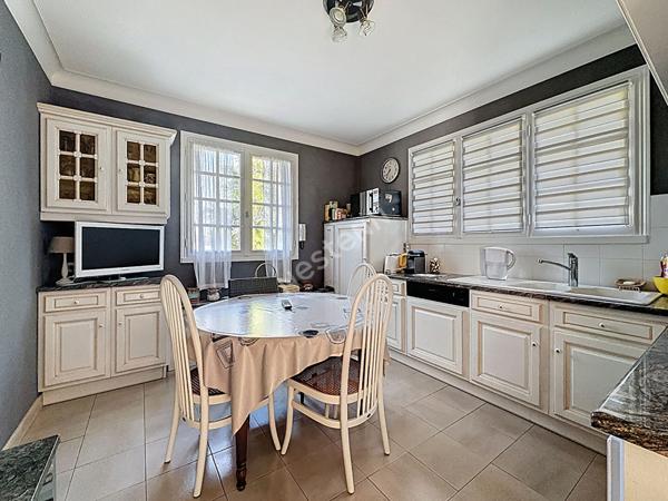 Grande maison familiale pleine de charme à Vouillé, aux portes de Poitiers ! 207 m² + terrain de 2 300 m²