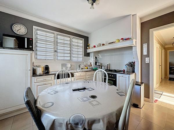 Grande maison familiale pleine de charme à Vouillé, aux portes de Poitiers ! 207 m² + terrain de 2 300 m²