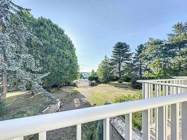 Grande maison familiale pleine de charme à Vouillé, aux portes de Poitiers ! 207 m² + terrain de 2 300 m²