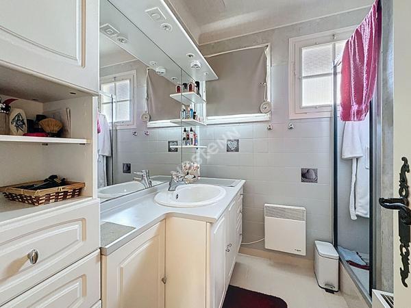 Grande maison familiale pleine de charme à Vouillé, aux portes de Poitiers ! 207 m² + terrain de 2 300 m²