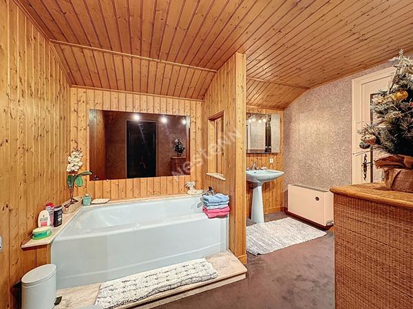 Grande maison familiale pleine de charme à Vouillé, aux portes de Poitiers ! 207 m² + terrain de 2 300 m²