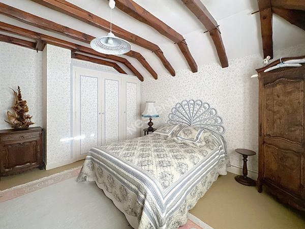 Grande maison familiale pleine de charme à Vouillé, aux portes de Poitiers ! 207 m² + terrain de 2 300 m²