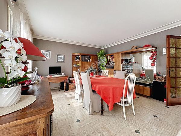 Grande maison familiale pleine de charme à Vouillé, aux portes de Poitiers ! 207 m² + terrain de 2 300 m²