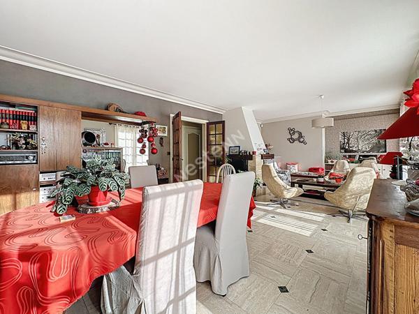 Grande maison familiale pleine de charme à Vouillé, aux portes de Poitiers ! 207 m² + terrain de 2 300 m²