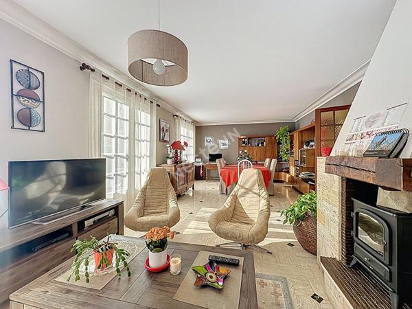 Grande maison familiale pleine de charme à Vouillé, aux portes de Poitiers ! 207 m² + terrain de 2 300 m²