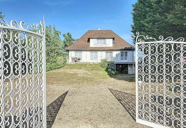 Grande maison familiale pleine de charme à Vouillé, aux portes de Poitiers ! 207 m² + terrain de 2 300 m²
