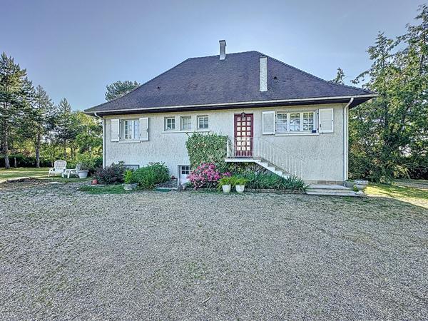 Grande maison familiale pleine de charme à Vouillé, aux portes de Poitiers ! 207 m² + terrain de 2 300 m²