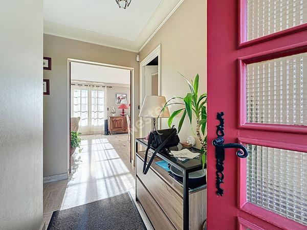 Grande maison familiale pleine de charme à Vouillé, aux portes de Poitiers ! 207 m² + terrain de 2 300 m²