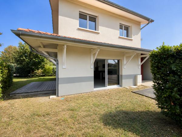 Maison
         4 pièces
        - 84 m² 359 900 € *