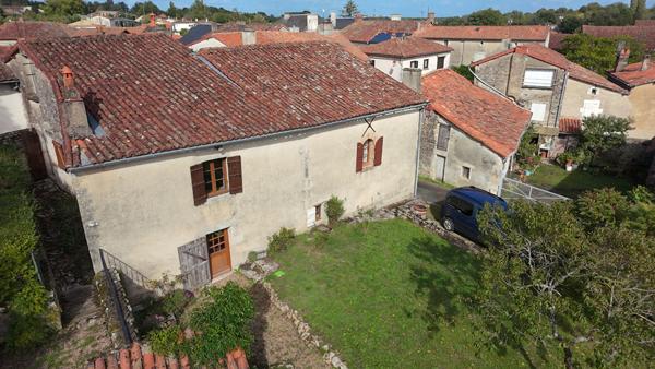 Belle demeure à  Charroux