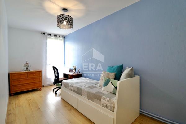 Appartement Champs Sur Marne 5 pièce(s) 104.16 m2