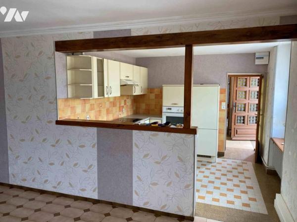 2 mns de PUTANGES , maison  en pierres, d'environ 130 m² habitable sur 1188 m² de terrain 4 chambres