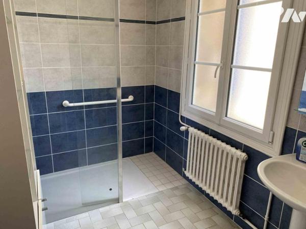 2 mns de PUTANGES , maison  en pierres, d'environ 130 m² habitable sur 1188 m² de terrain 4 chambres