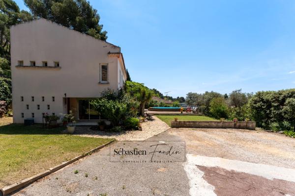 Maison à vendre 8 pièces VITROLLES (13) - piscine - vue panoramique dominante - grand calme - belle luminosité - grands volumes
