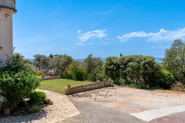 Maison à vendre 8 pièces VITROLLES (13) - piscine - vue panoramique dominante - grand calme - belle luminosité - grands volumes