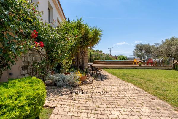 Maison à vendre 8 pièces VITROLLES (13) - piscine - vue panoramique dominante - grand calme - belle luminosité - grands volumes