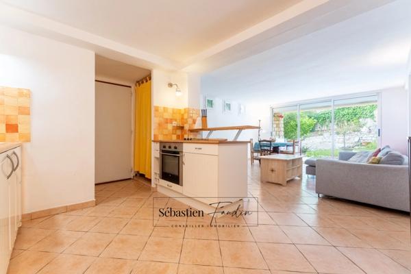 Maison à vendre 8 pièces VITROLLES (13) - piscine - vue panoramique dominante - grand calme - belle luminosité - grands volumes