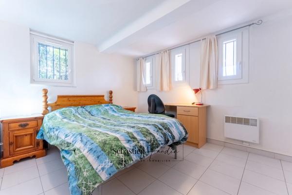 Maison à vendre 8 pièces VITROLLES (13) - piscine - vue panoramique dominante - grand calme - belle luminosité - grands volumes