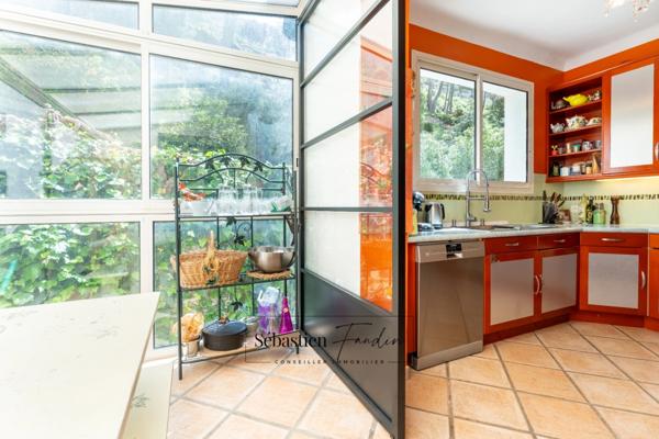 Maison à vendre 8 pièces VITROLLES (13) - piscine - vue panoramique dominante - grand calme - belle luminosité - grands volumes