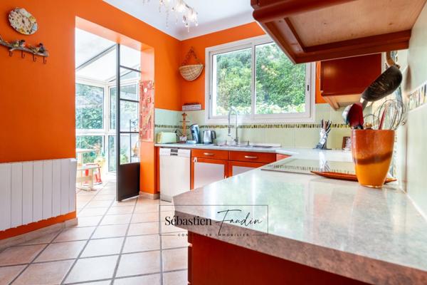 Maison à vendre 8 pièces VITROLLES (13) - piscine - vue panoramique dominante - grand calme - belle luminosité - grands volumes