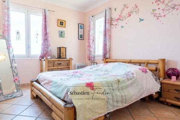 Maison à vendre 8 pièces VITROLLES (13) - piscine - vue panoramique dominante - grand calme - belle luminosité - grands volumes