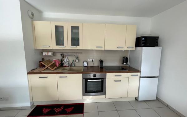 Appartement à louer    3 pièces •  Bonne