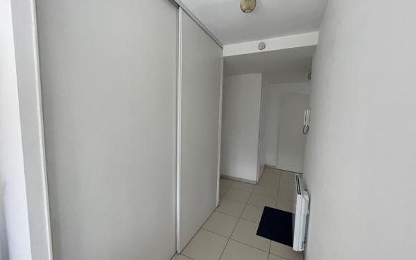 Appartement à louer    3 pièces •  Bonne