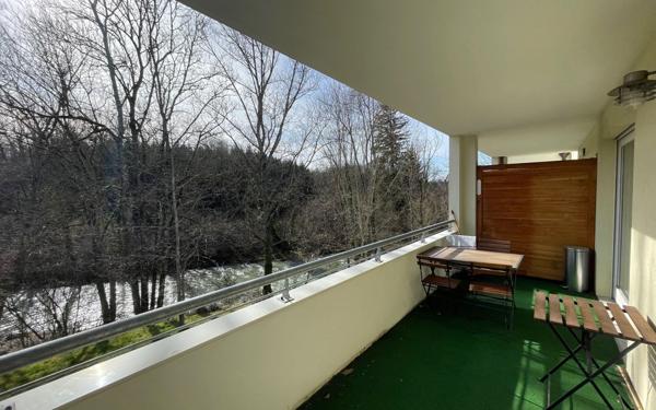 Appartement à louer    3 pièces •  Bonne