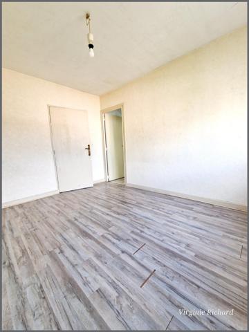 MAISON FAMILIALE 5 PIECES DE 141m2 AVEC JARDIN CLOS :ESPACE, CONFORT ET POTENTIEL A SAISIR!