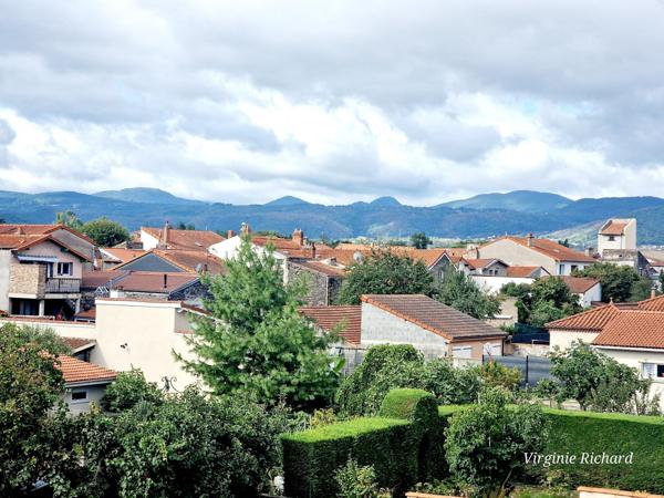 MAISON FAMILIALE 5 PIECES DE 141m2 AVEC JARDIN CLOS :ESPACE, CONFORT ET POTENTIEL A SAISIR!