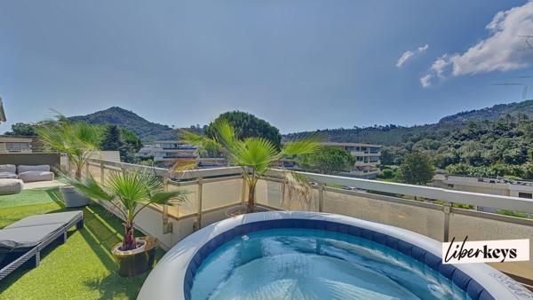 Mandelieu-la-Napoule – Penthouse d'exception avec piscine & vue dégagée