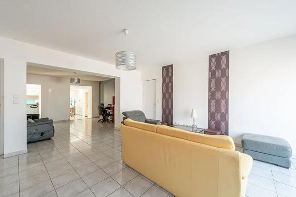 Maison à vendre 10 pièces 213m² Saint-Amand-les-Eaux (59230)