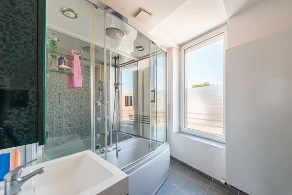 Maison à vendre 10 pièces 213m² Saint-Amand-les-Eaux (59230)
