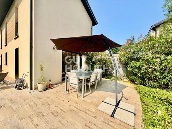 Maison moderne à vendre à Beynost - 4 pièces avec piscine + garage fermé