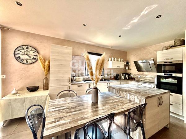 Maison moderne à vendre à Beynost - 4 pièces avec piscine + garage fermé