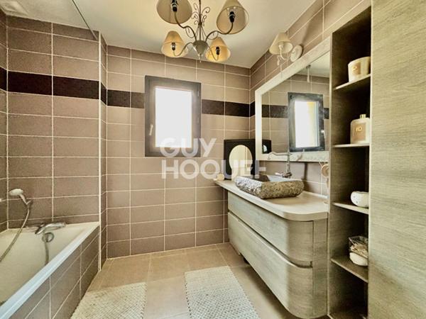 Maison moderne à vendre à Beynost - 4 pièces avec piscine + garage fermé