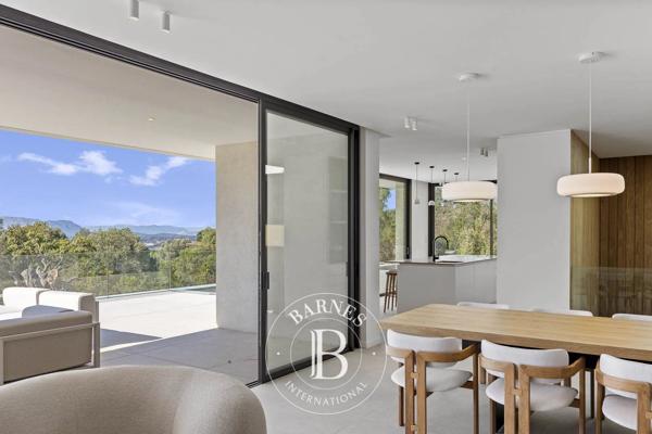 Sainte-Lucie-de-Porto-Vecchio, Villa 4 Chambres -  254 m² à vendre