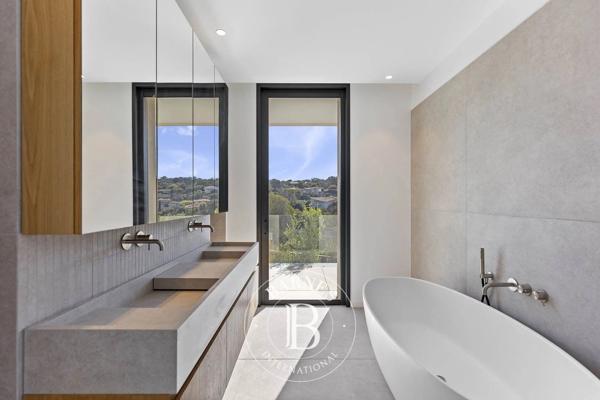Sainte-Lucie-de-Porto-Vecchio, Villa 4 Chambres -  254 m² à vendre