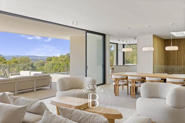 Sainte-Lucie-de-Porto-Vecchio, Villa 4 Chambres -  254 m² à vendre