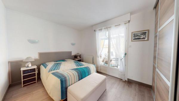 Maison à vendre à Royan - 7 pièces, 4 chambres, proche de la mer