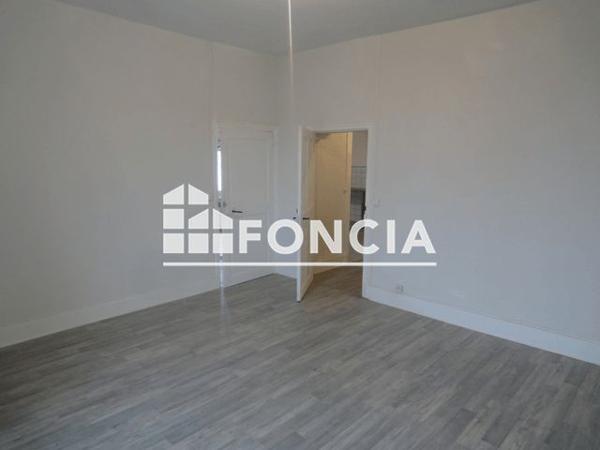 Location Appartement 2 pièces 74.5 m² - 30 COURS DE LA LIBERATION Vinay 38470