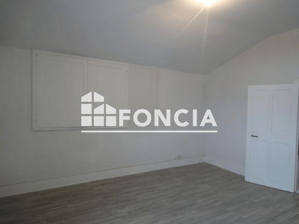 Location Appartement 2 pièces 74.5 m² - 30 COURS DE LA LIBERATION Vinay 38470