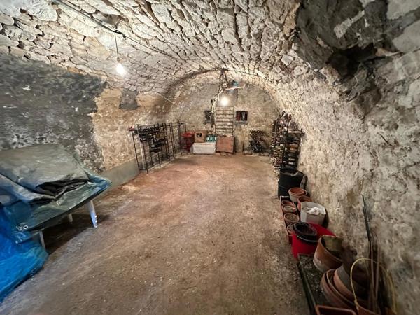 Maison ancienne de charme avec dépendance aménageable